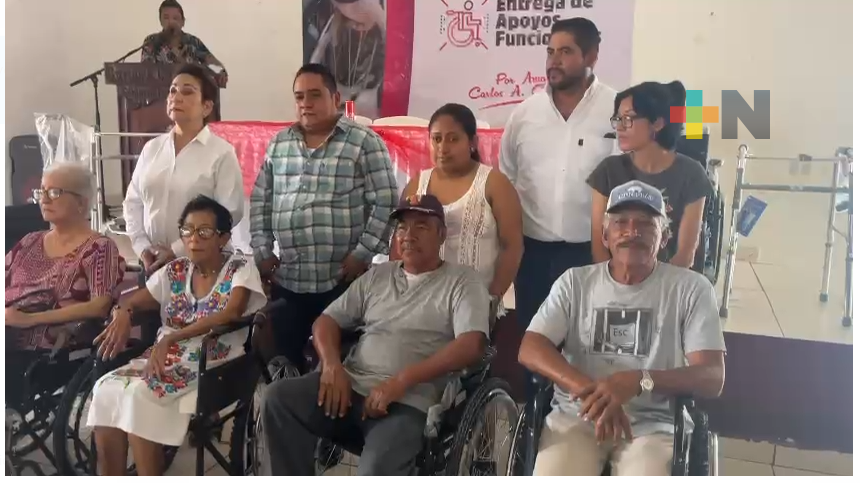 Entregan aparatos funcionales a personas de Carlos A. Carrillo