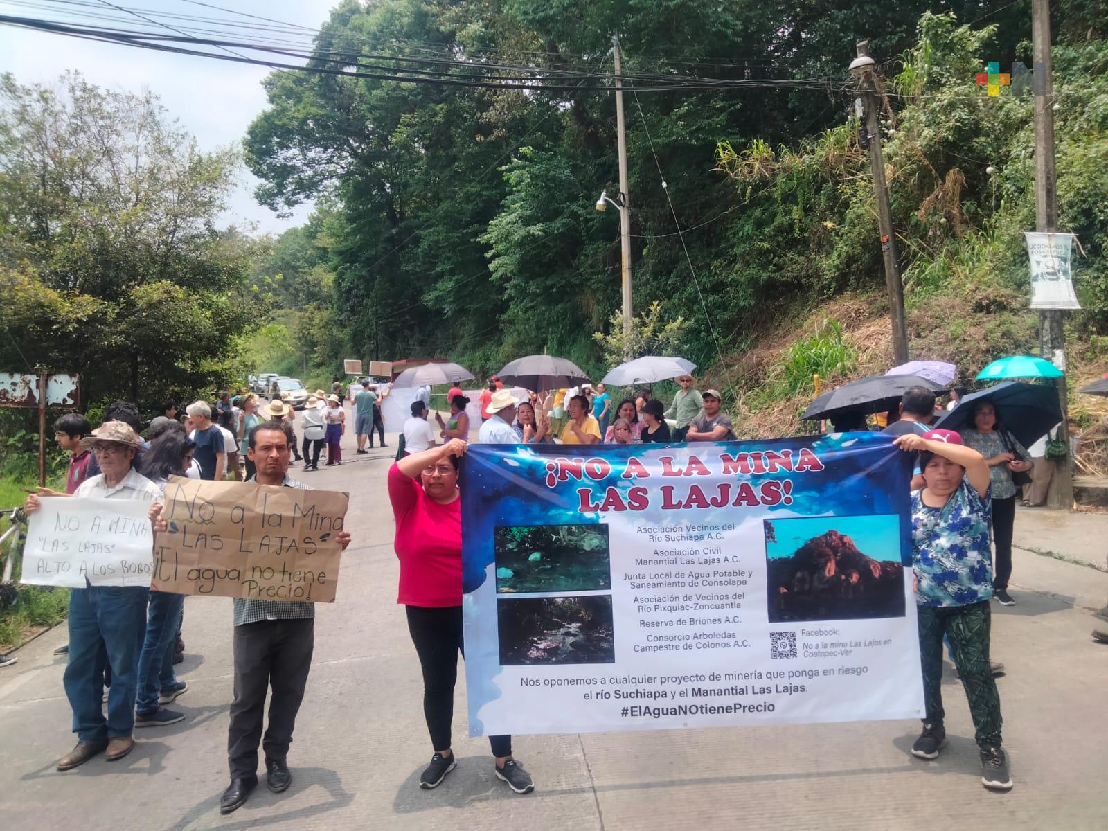 Habitantes bloquean carretera antigua Xalapa-Coatepec