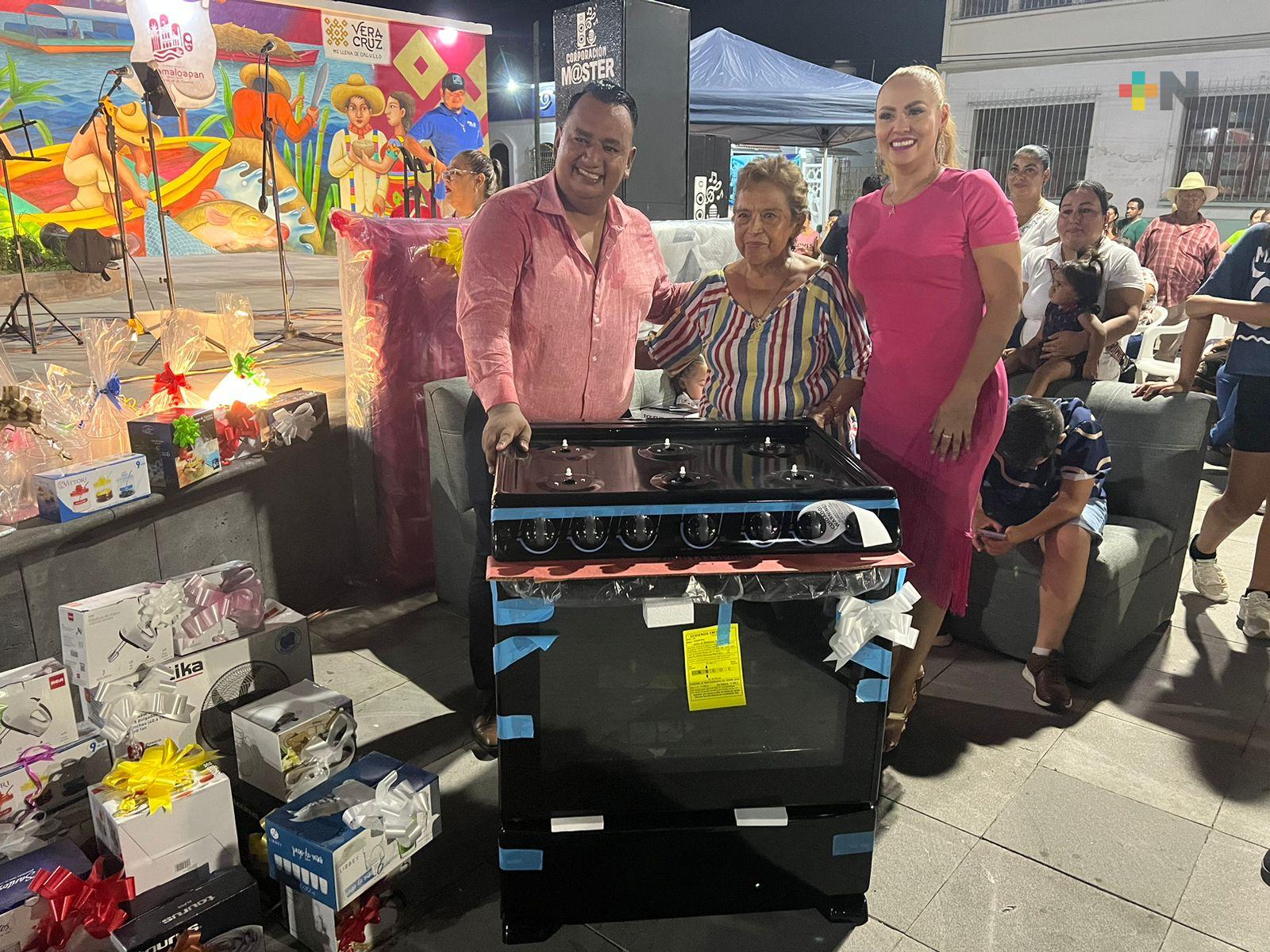 Festejan a madres de Cosamaloapan