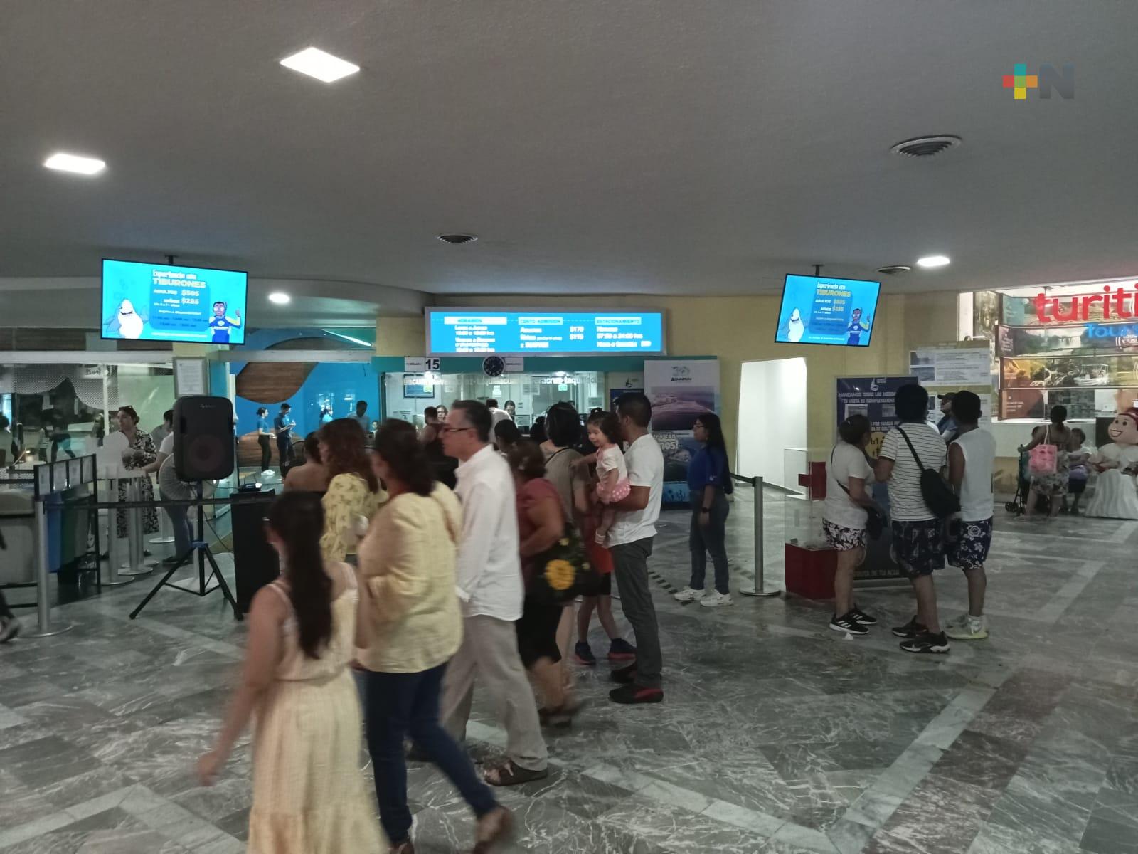 Cientos de turistas y familias visitaron el Aquarium del Puerto, este fin de semana