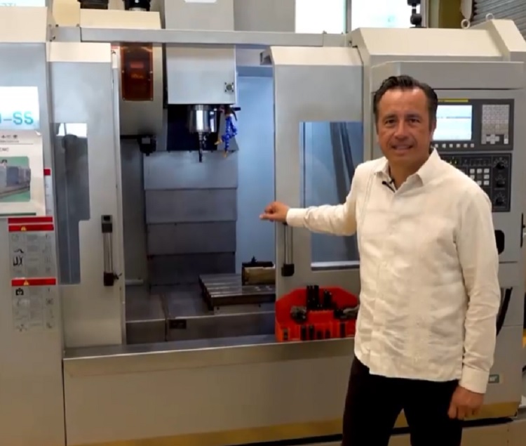 Máquinas nuevas y de última generación llegan a laboratorios del Itesco: Cuitláhuac García