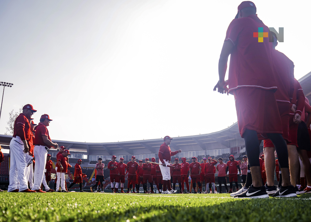 «Perica» Hernández sustituye a Martín Enríquez en staff de pitcheo de El Águila