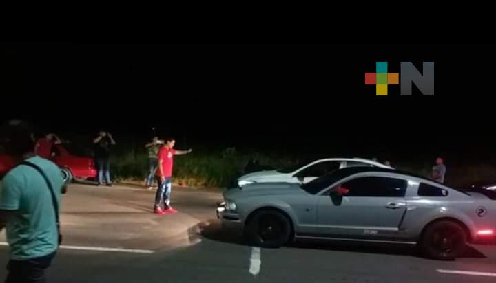 Jóvenes organizan carreras ilegales o «arrancones» en Boca del Río
