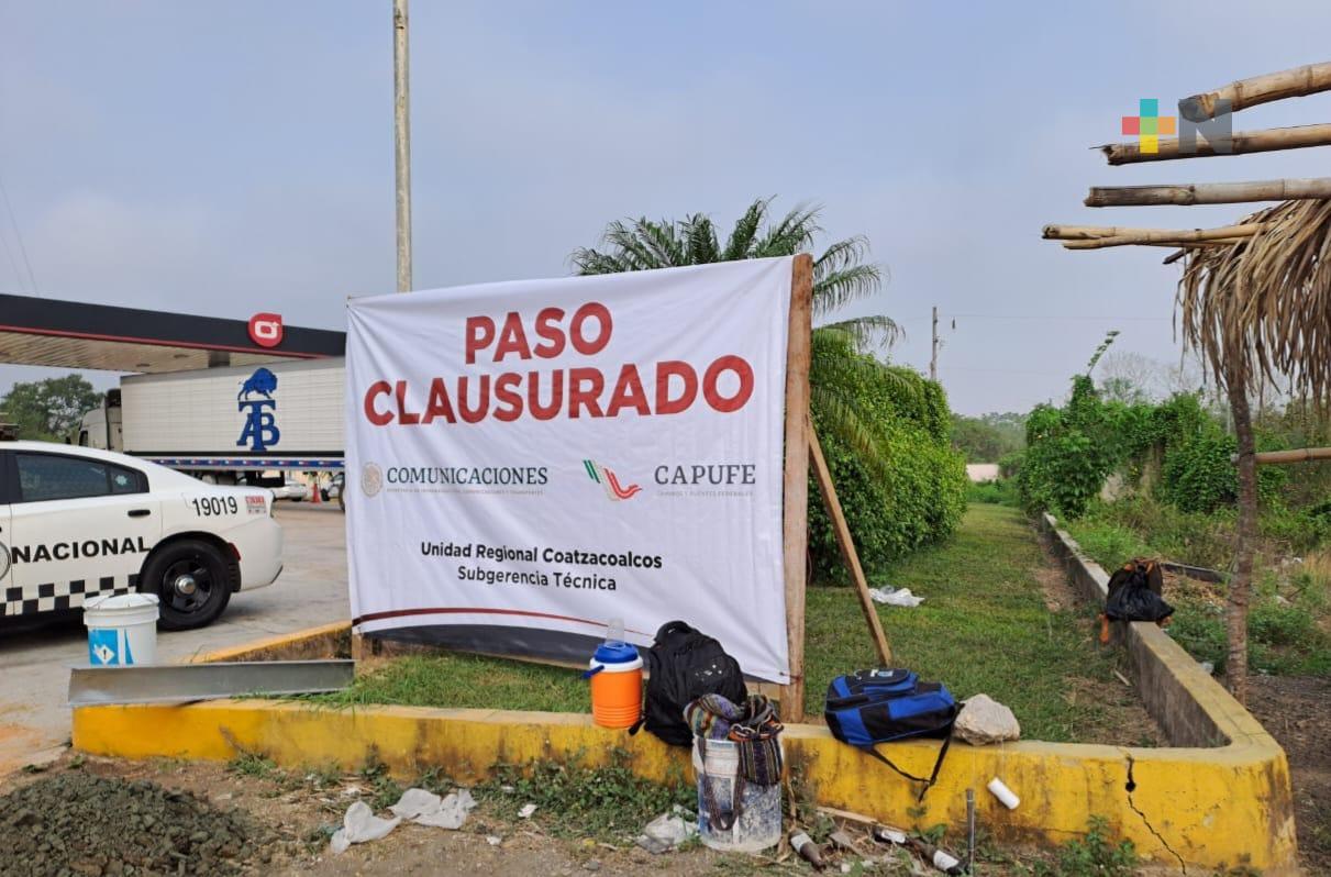 Capufe cierra camino alterno a carretera transístmica; pobladores se inconforman
