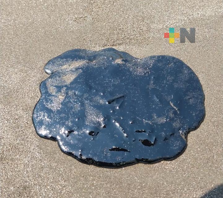 Turistas podrían haber encontrado chapopote en playa de Boca del Río