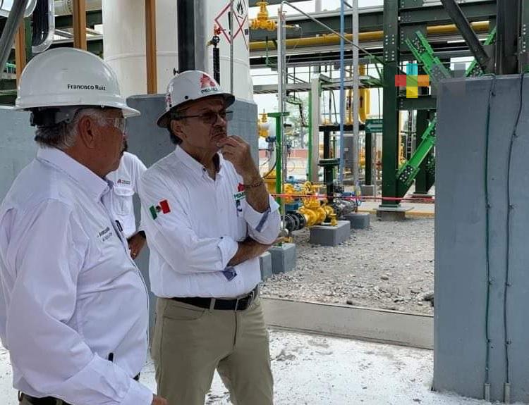 Director de Pemex supervisa instalaciones en el sur de Veracruz
