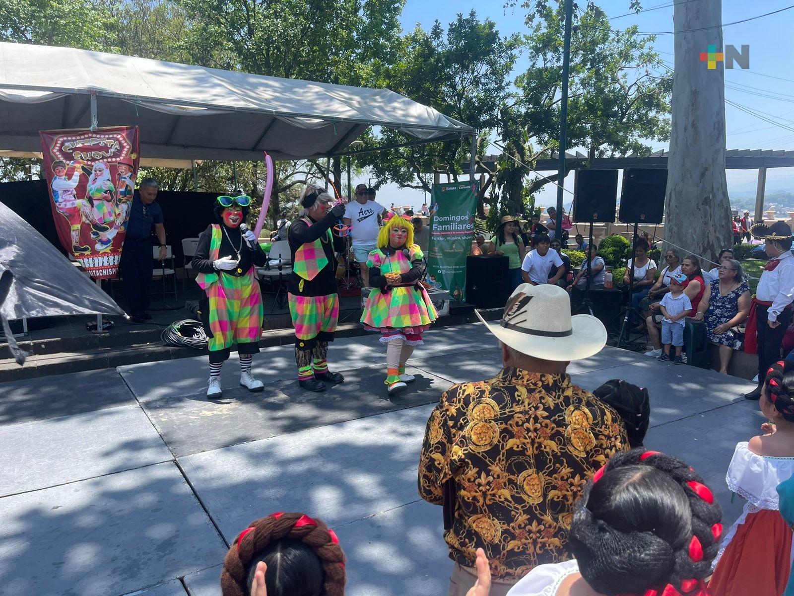 Familias disfrutan de Domingos Familiares, en el parque Juárez