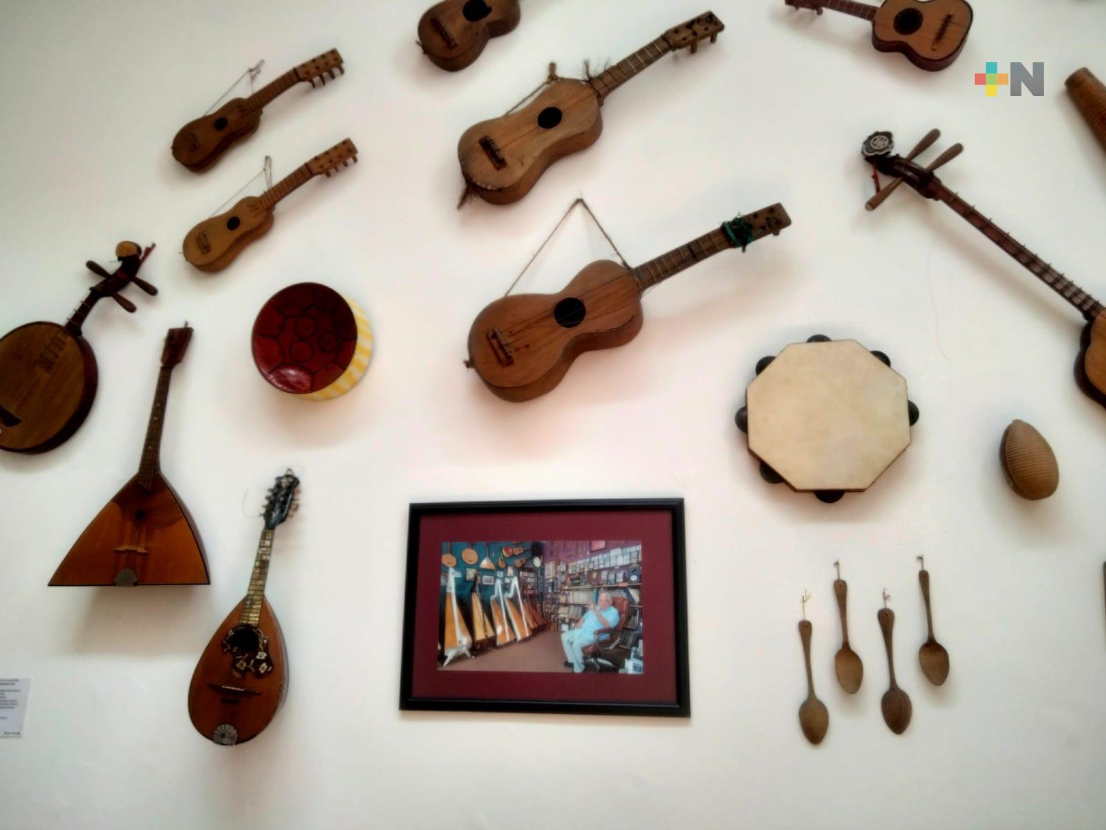 Expuesta trayectoria de Alberto de la Rosa en el Museo de la Música Veracruzana