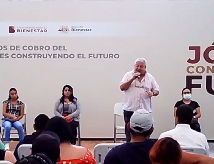 En Xalapa entregan medios de pago del programa Jóvenes Construyendo Futuro