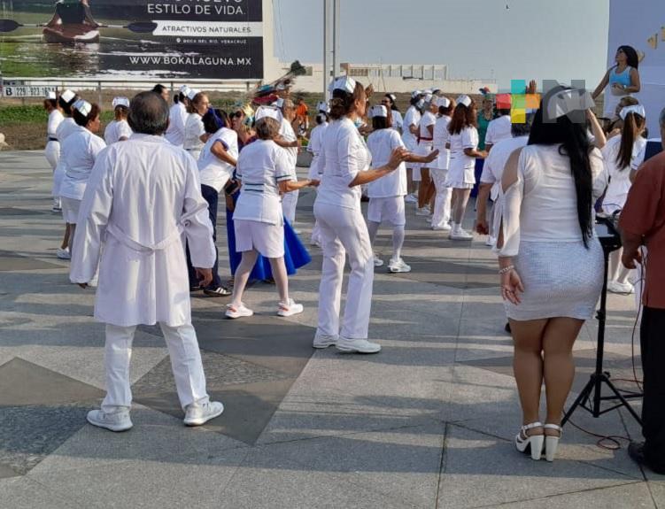 Enfermeras jubiladas del IMSS festejaron su día con zumba