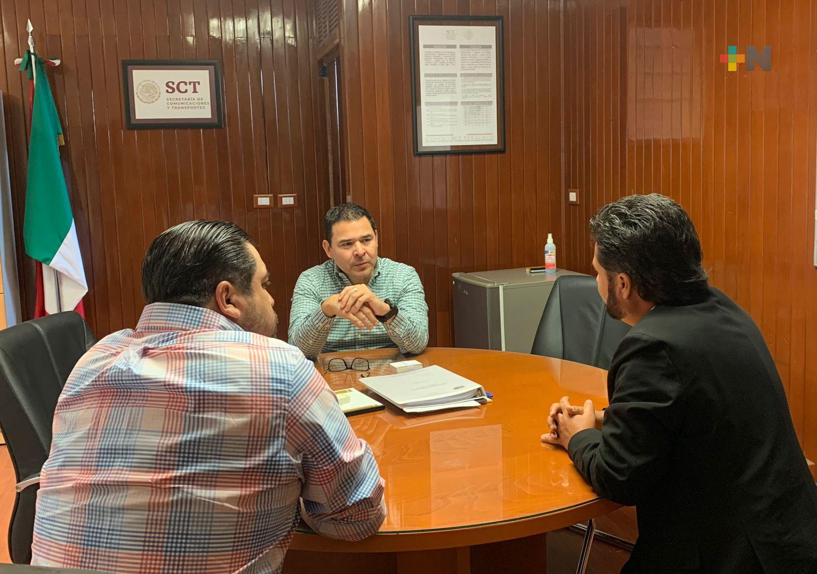 Titular de SICT Veracruz sostiene reunión de trabajo con diputados locales