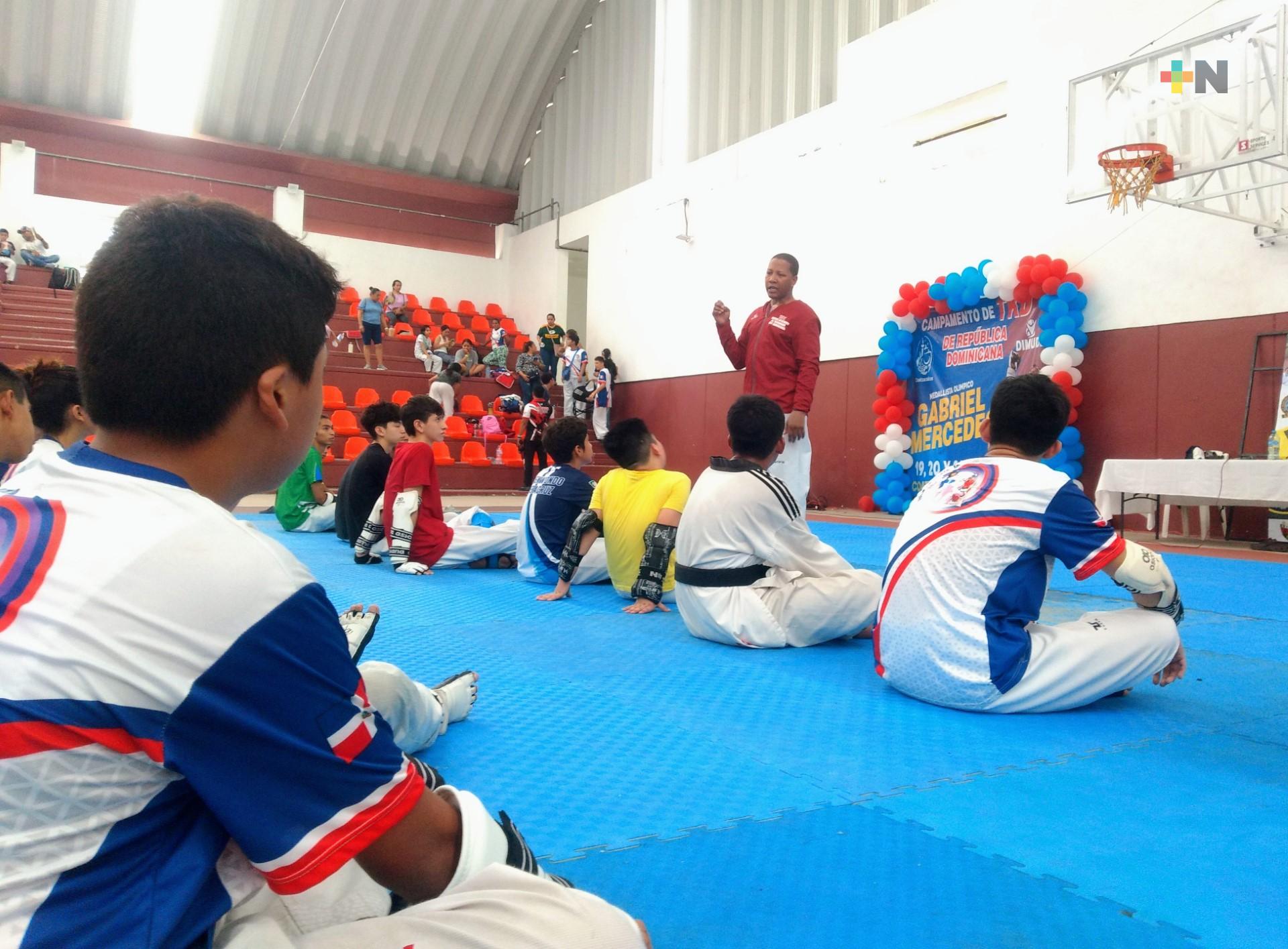 Gabriel Mercedes compartió sus conocimientos en Coatzacoalcos