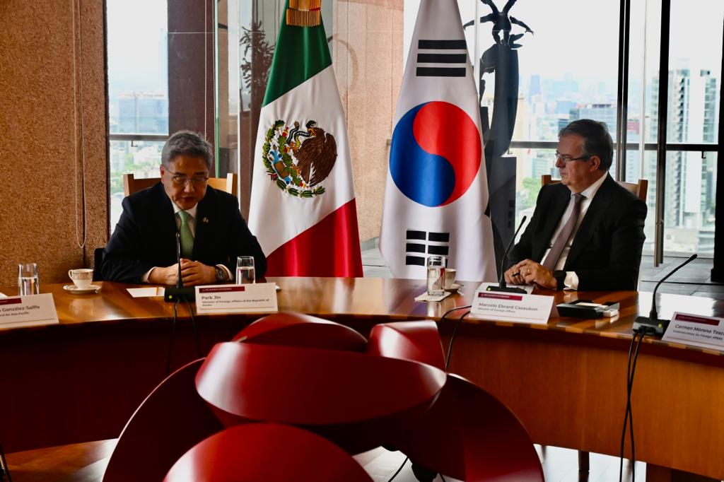 Marcelo Ebrard se reúne con el ministro de Asuntos Exteriores de la República de Corea