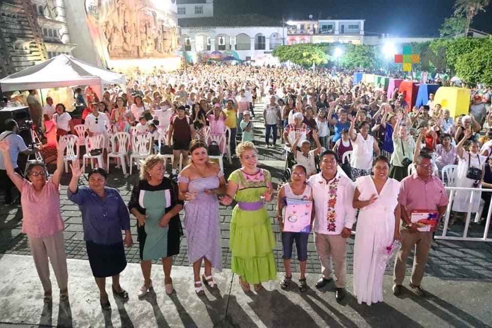 Municipios veracruzanos festejan multitudinariamente el Día de las Madres: Eric Cisneros