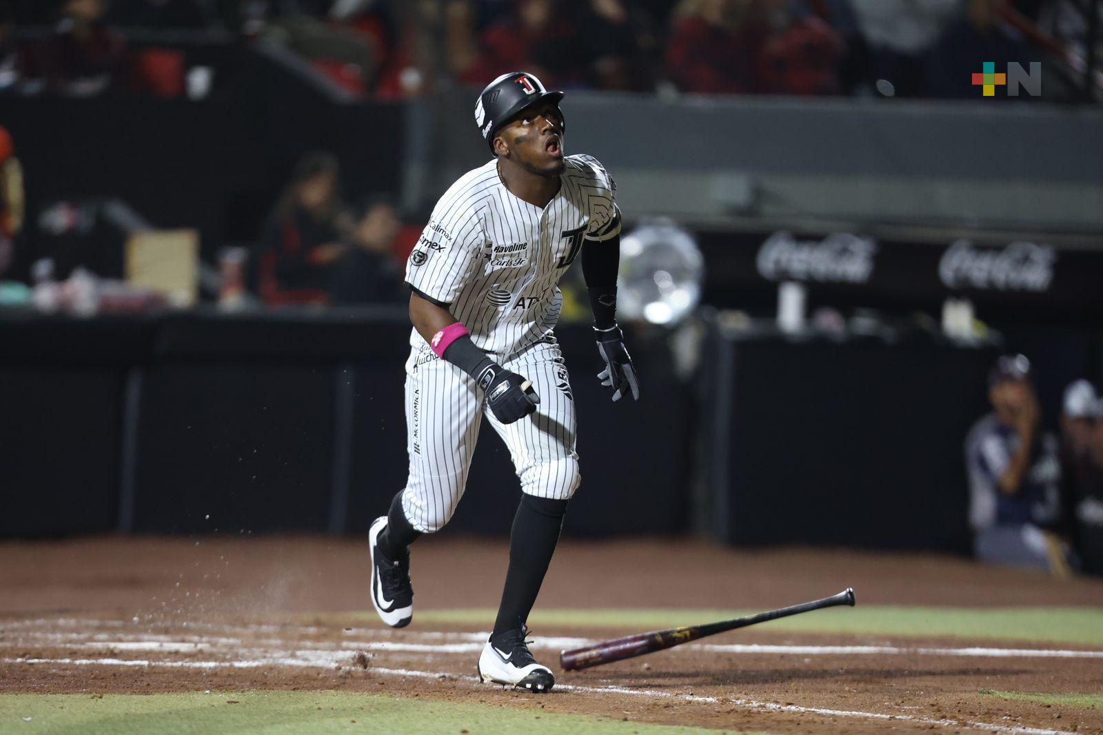 Lake, Zazueta y Madrigal llegan a El Águila