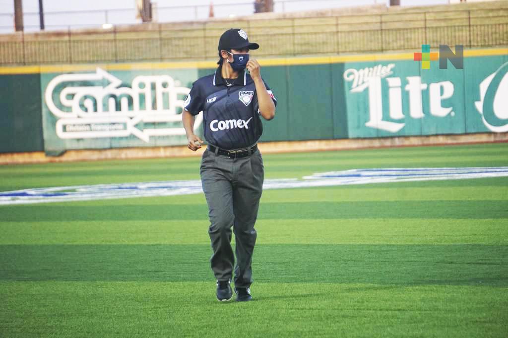 Adiós a las barreras, Julissa Iriarte primera mujer umpire en Liga Mexicana