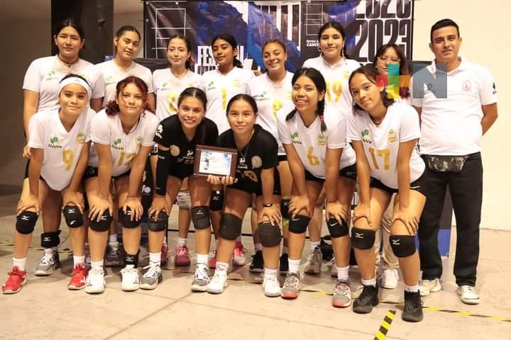 Leonas de Coatza destacaron en festival estatal de voleibol