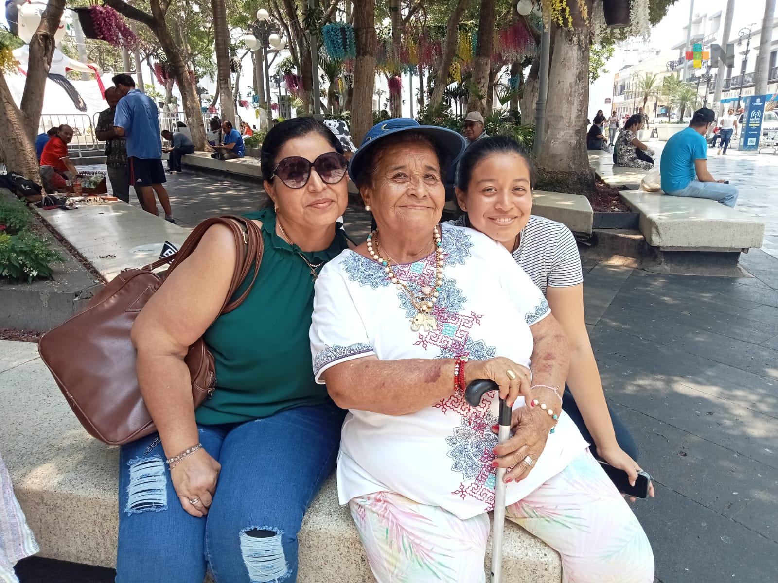 Hijos opinan que ningún regalo suple  amor, respeto y atención a las madres