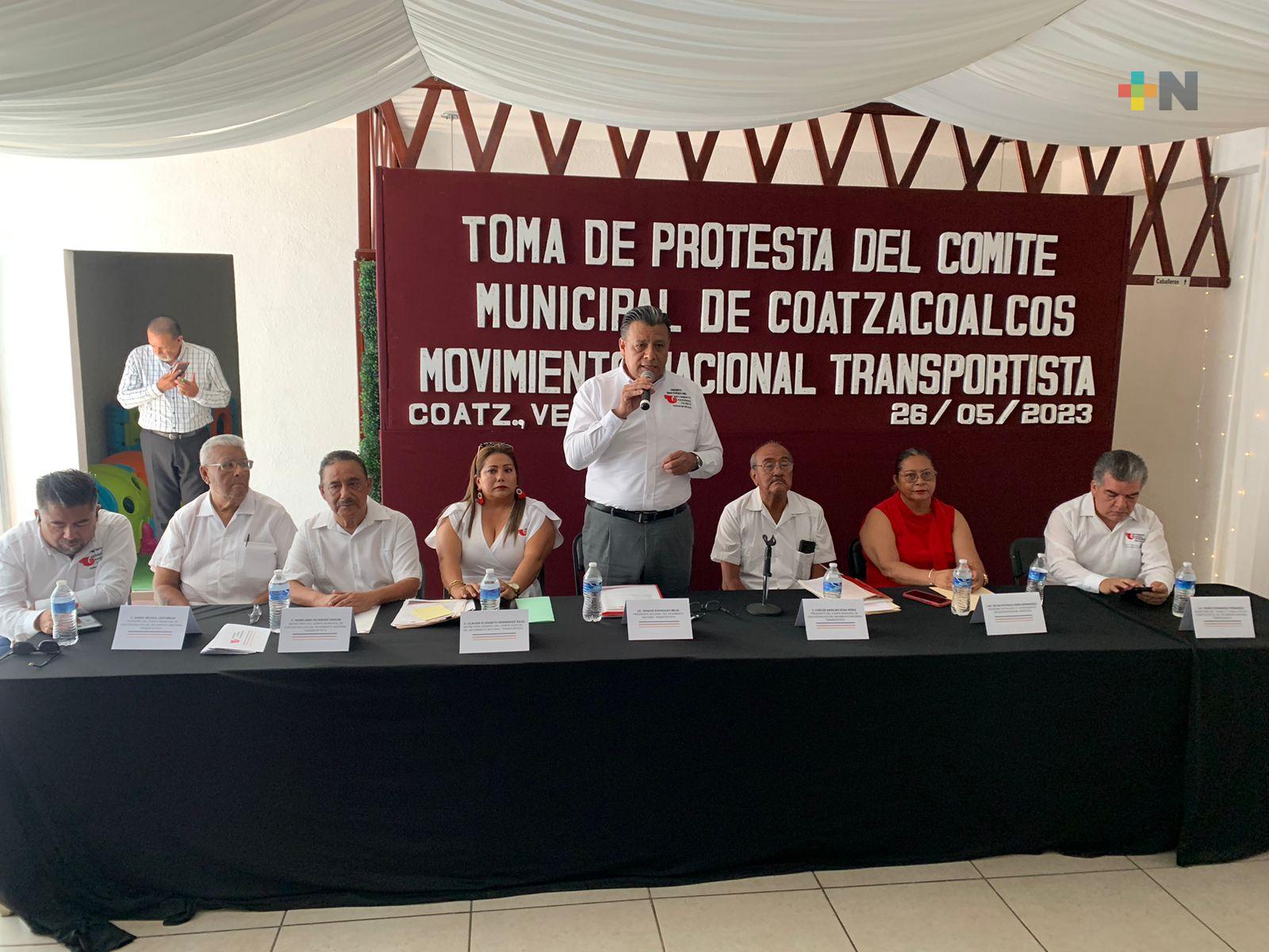 Movimiento Nacional Transportista tomó protesta a su comité municipal de Coatza