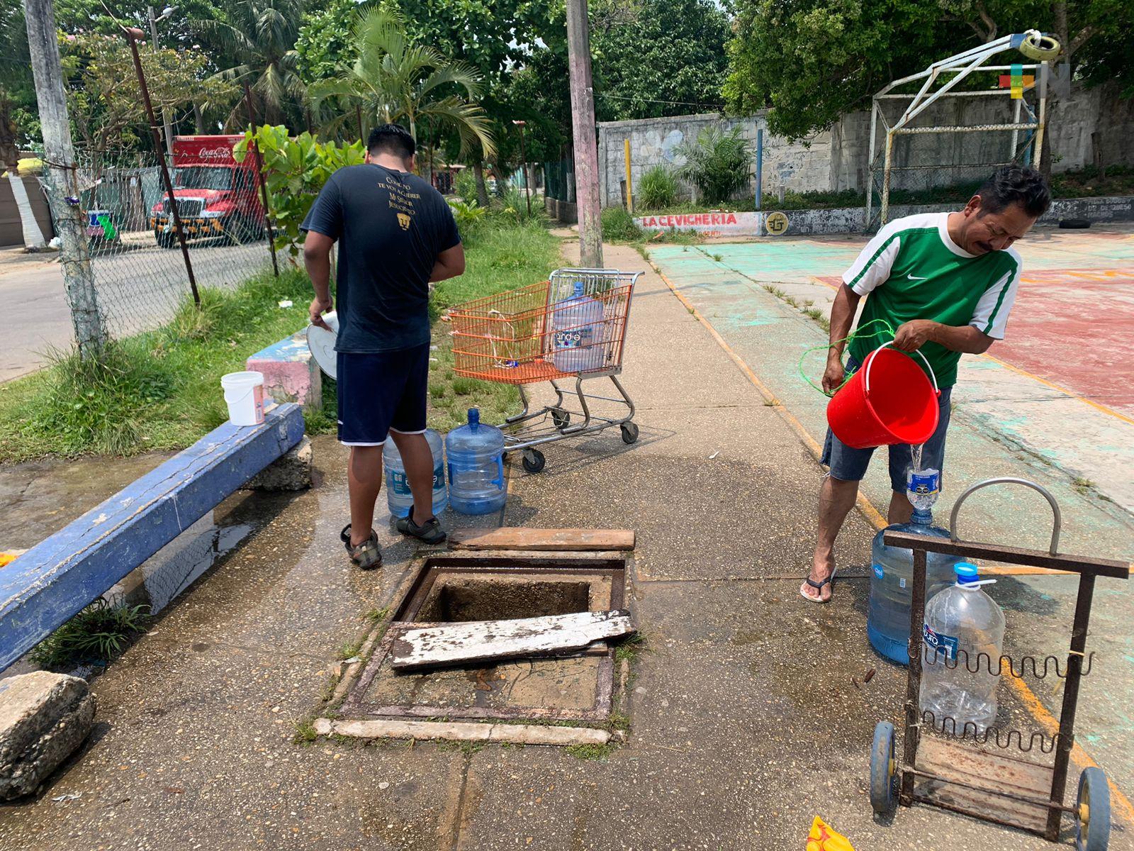 Ojos de agua de Coatza abastecieron a población durante toma de presa Yuribia
