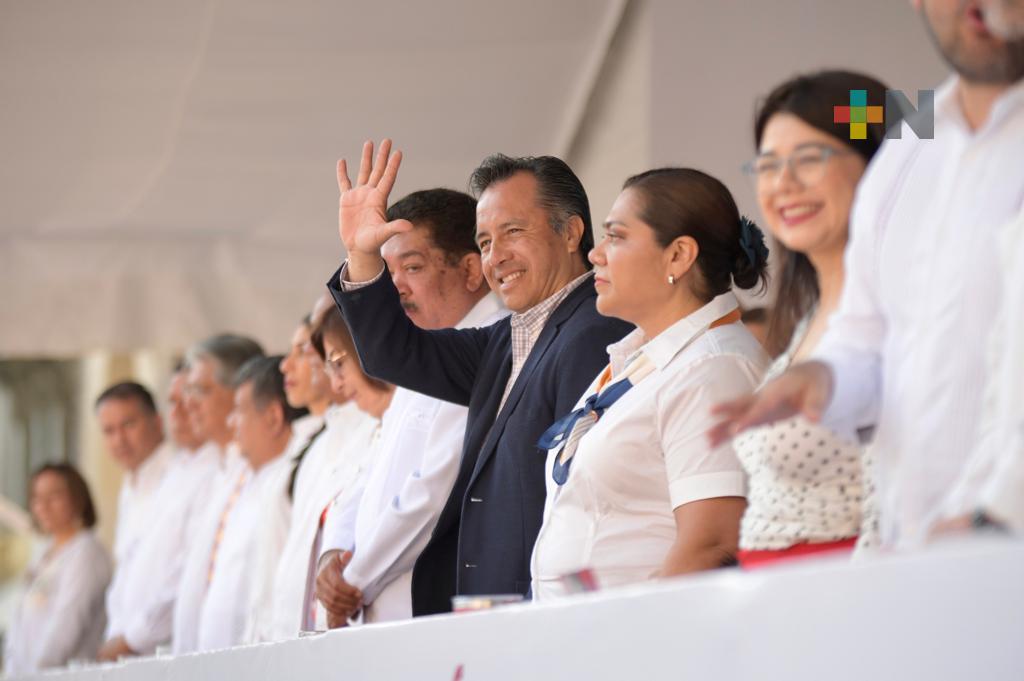 Preside Cuitláhuac García el desfile conmemorativo al Día del Trabajo