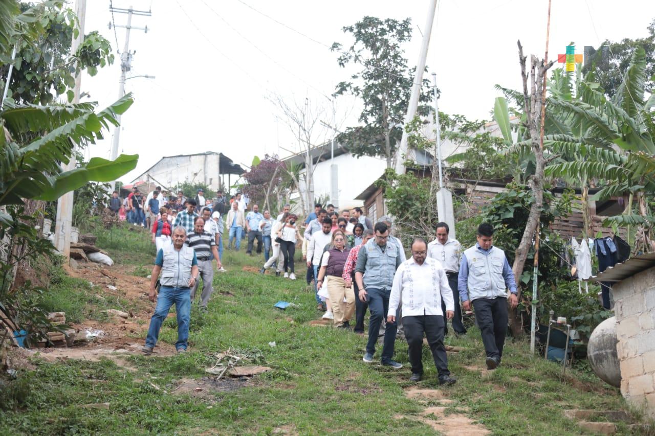 Tras 15 años de espera, Sedesol y CFE llevan electrificación al predio El Mango