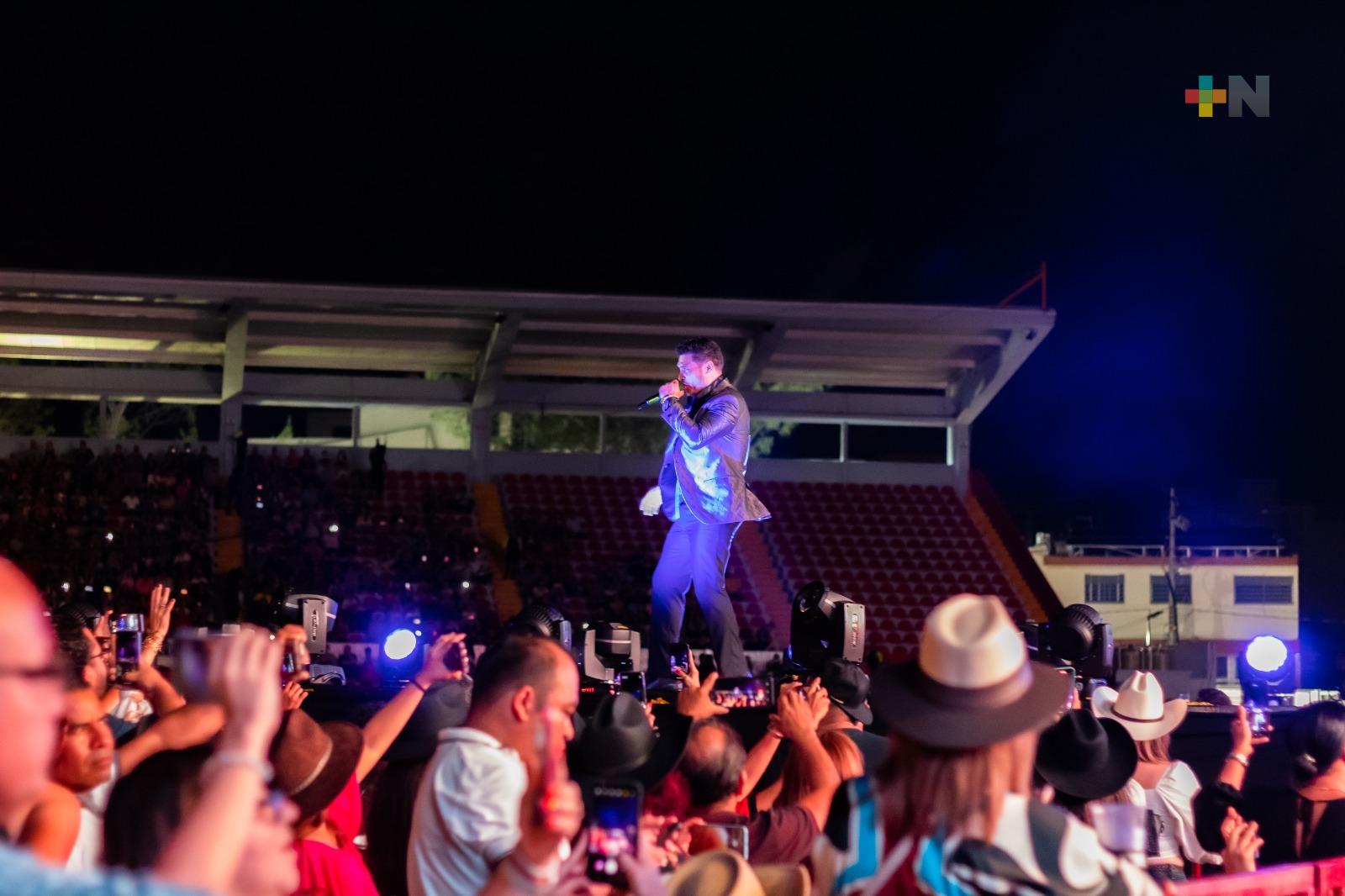 Exitosa presentación de la Banda MS en estadio Beto Ávila