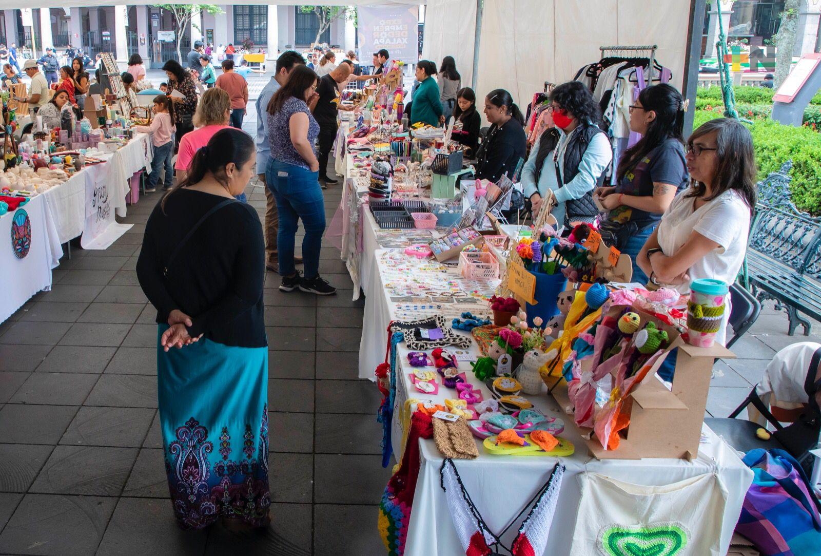 Recorre alcalde de Xalapa la Expo Emprendedor 2023