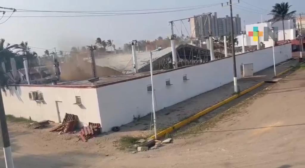 Demuelen palenque de recinto ferial en Coatza por deterioro; se hará un rediseño