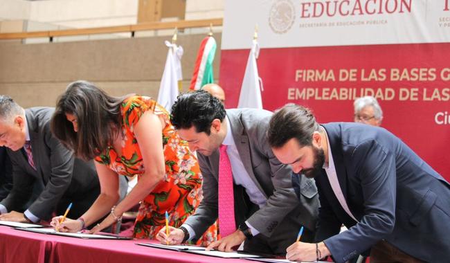 SEP y STPS firman convenio para impulsar empleo en estudiantes y egresados de subsistemas de Educación Media Superior