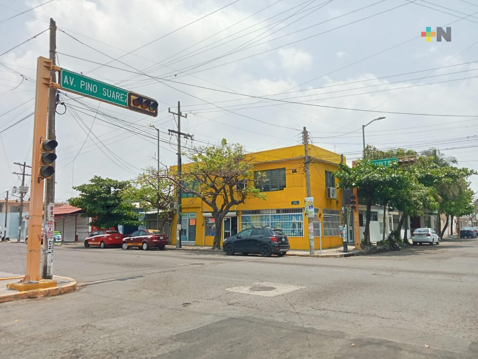 Sin funcionar semáforos de avenida Pino Suárez esquina Hernán Cortés