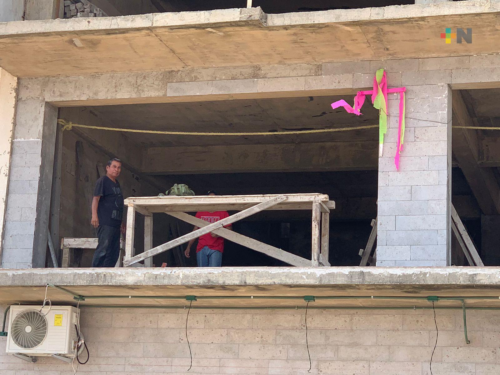 Gremio de la construcción celebra día de la Santa Cruz y esperan prosperidad en su labor