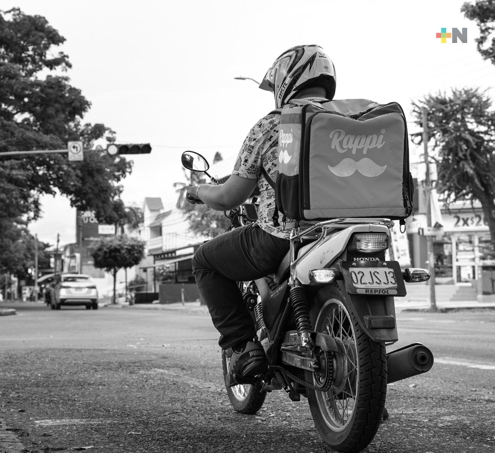 Detallan condiciones laborales en México de repartidores de plataformas digitales