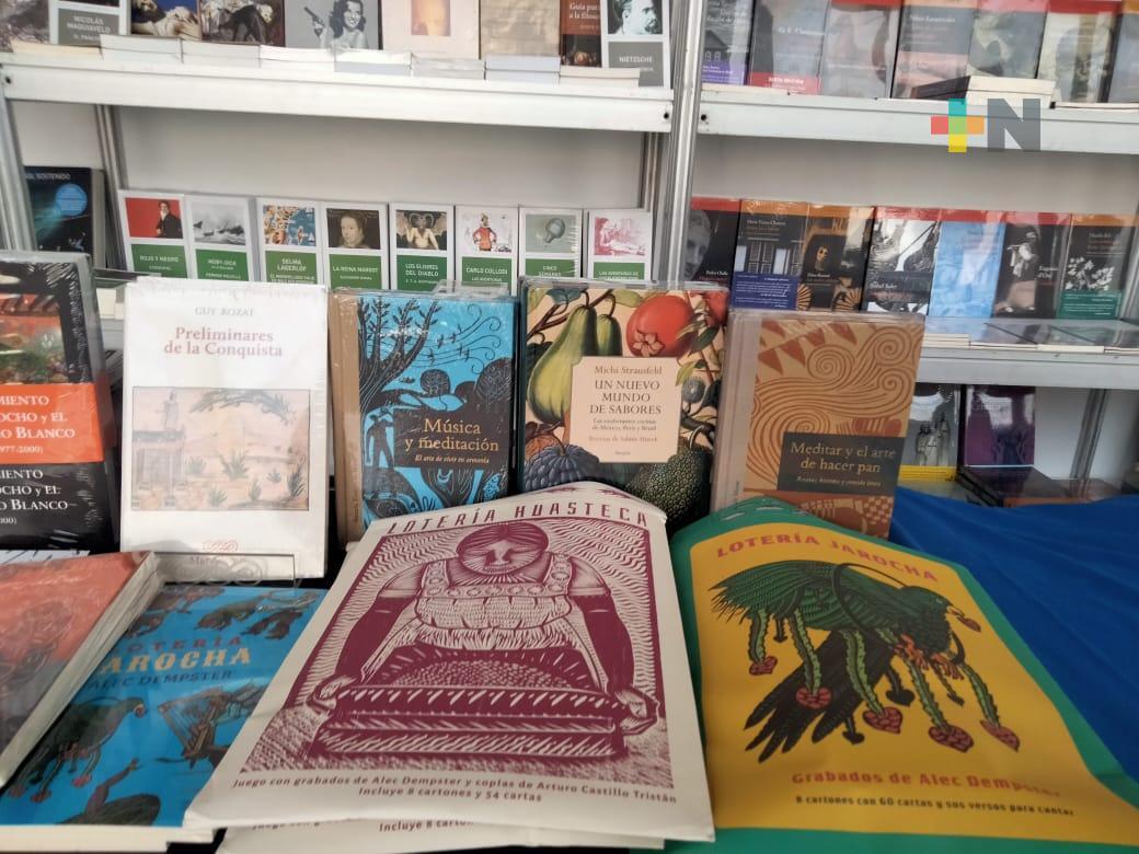 Comenzó la Feria Internacional de Libro Universitario