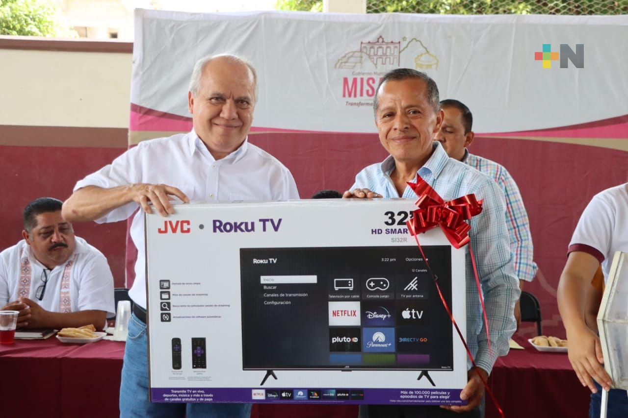 Festejan en Misantla el Día del Maestro