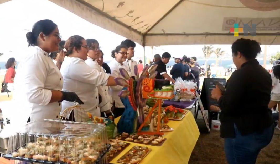 Realizan estudiantes, emprendedores y restauranteros el festival «Coatza te quiero»