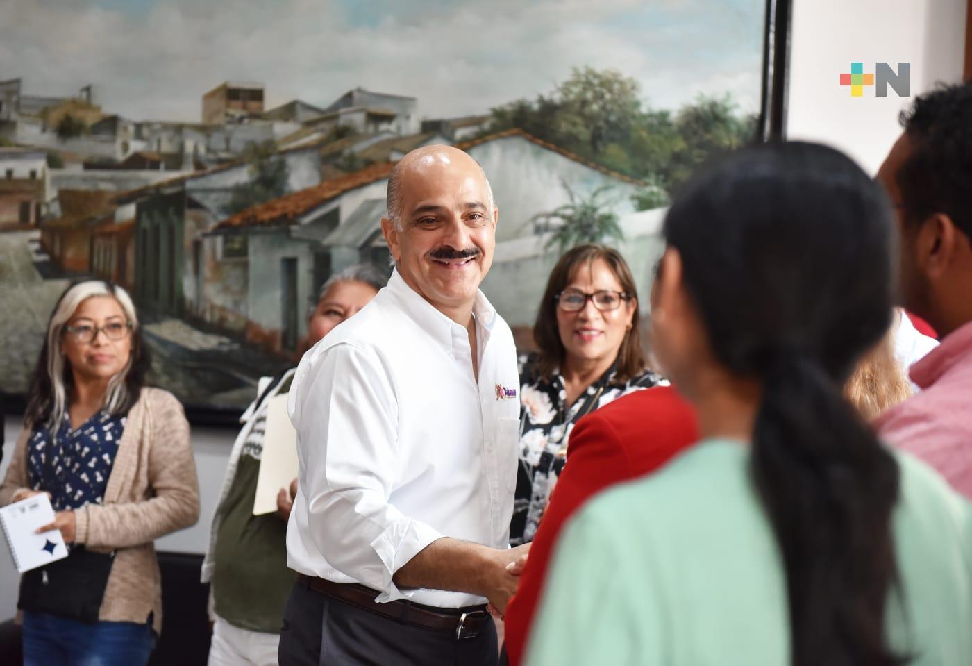 Refrenda Ayuntamiento compromiso por la mejora educativa