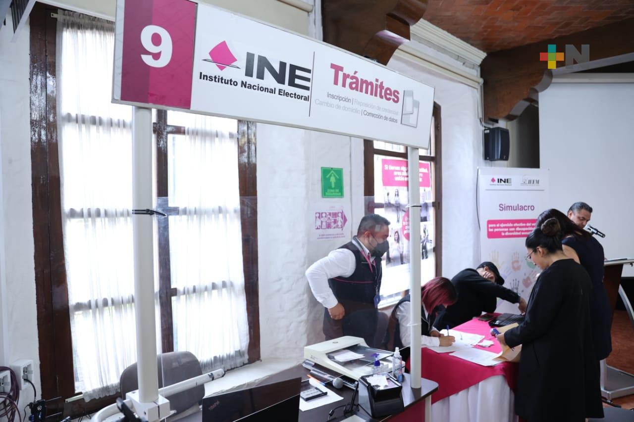 Atiende INE a nanchitecos con módulo itinerante