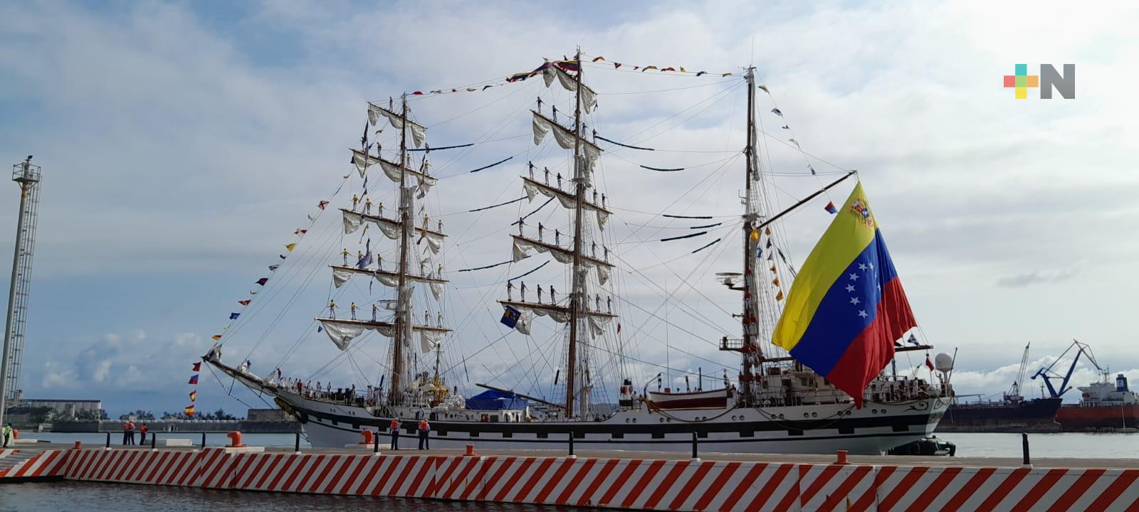 Llegó el buque Simón Bolívar a Veracruz
