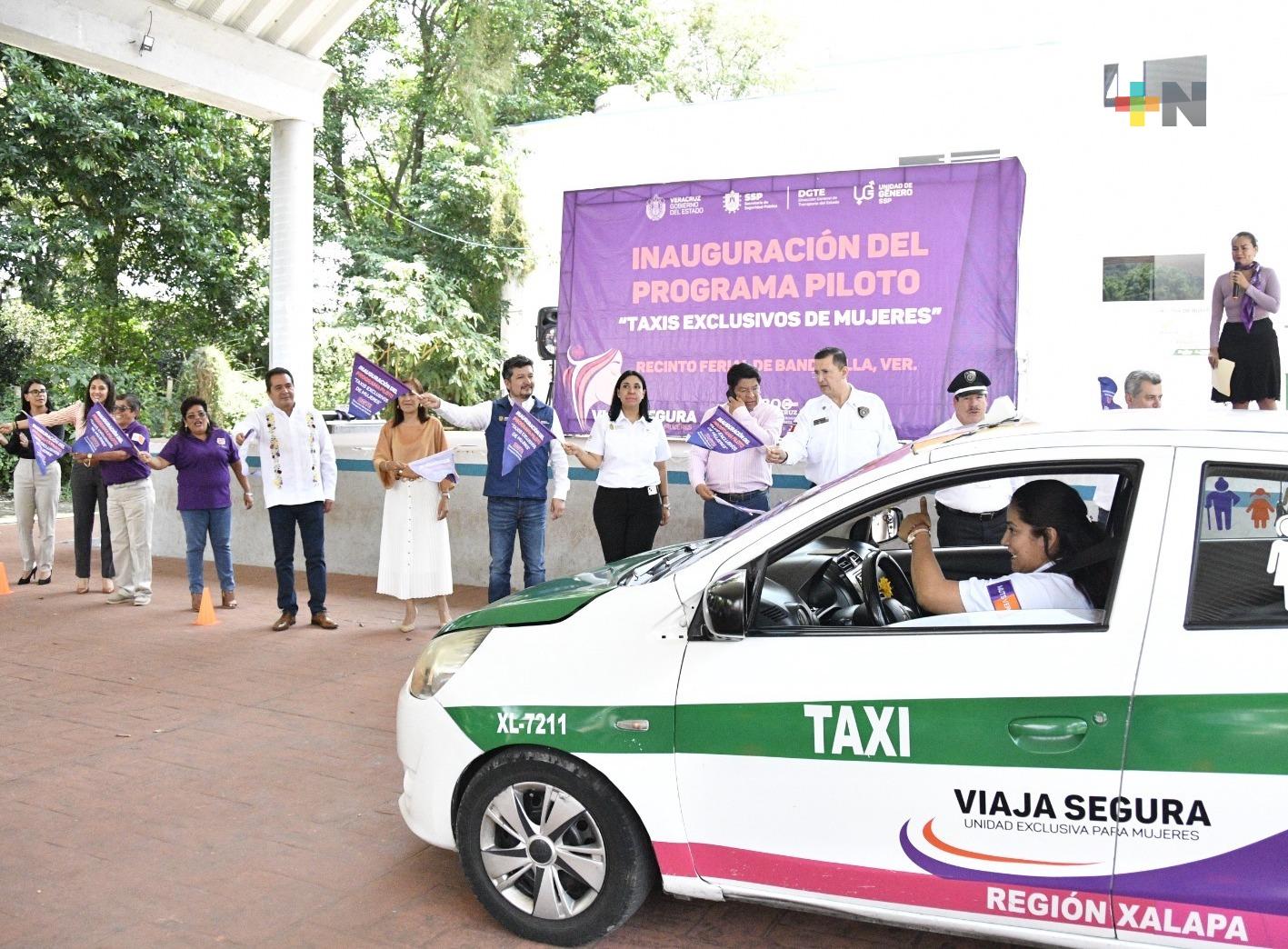 Arranca SSP programa piloto taxis exclusivos para mujeres en Xalapa