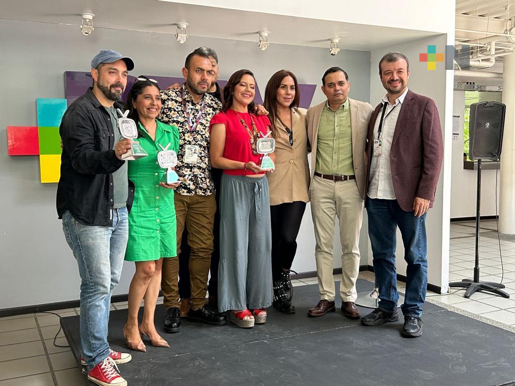 Felicita Director de RTV a producciones galardonadas en Pantalla de Cristal, edición medios públicos