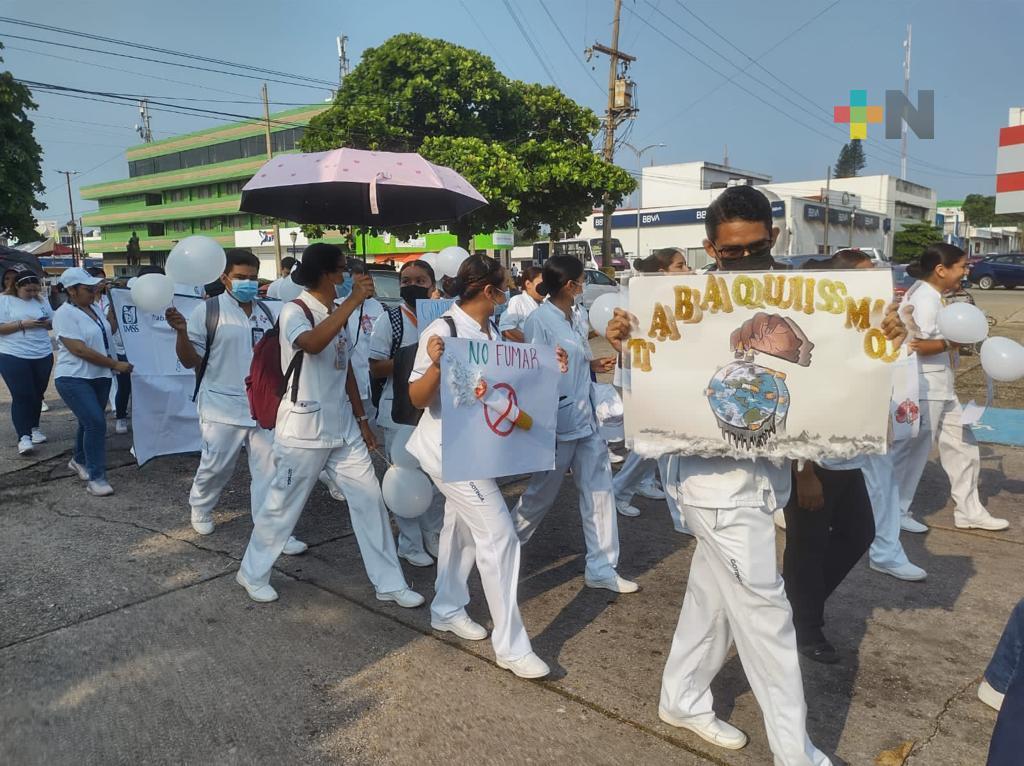 Realiza IMSS caminata por Día Mundial sin Tabaco en Coatza