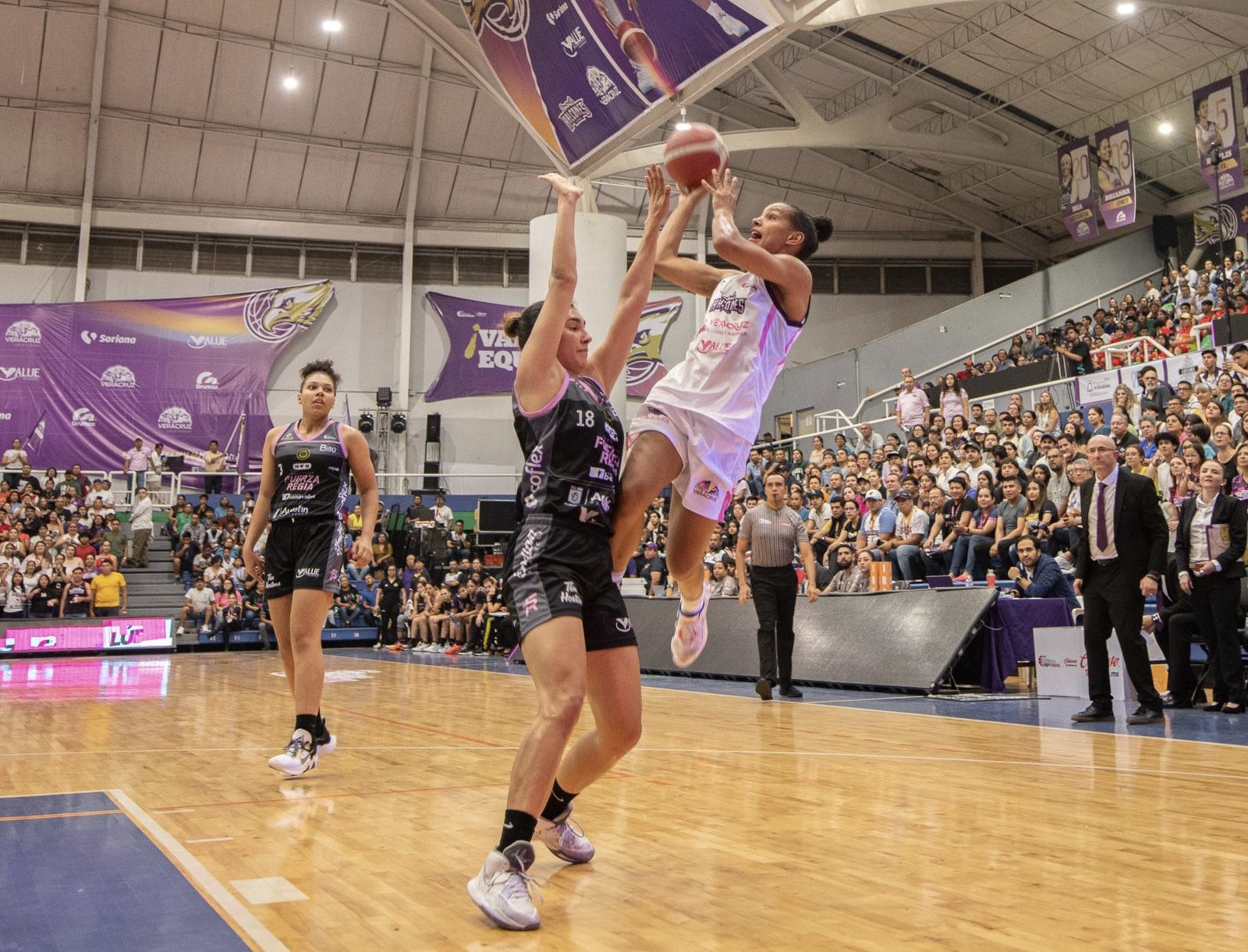 Fuerza Regia se impone en Xalapa por 77-68 sobre Halcones Femenil