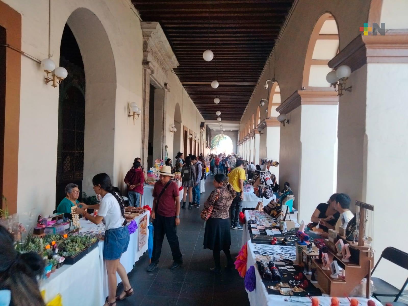 Con exposiciones, artesanos venden de manera directa sus productos