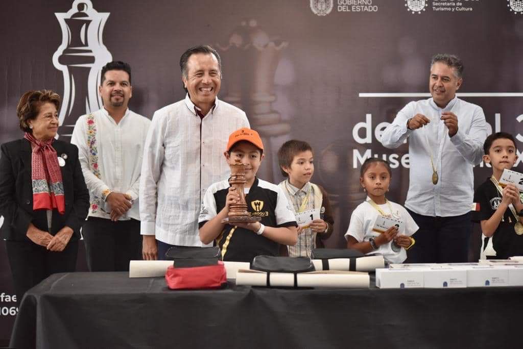 Premia Gobernador a ganadores del Campeonato de Ajedrez “Mi Veracruz”