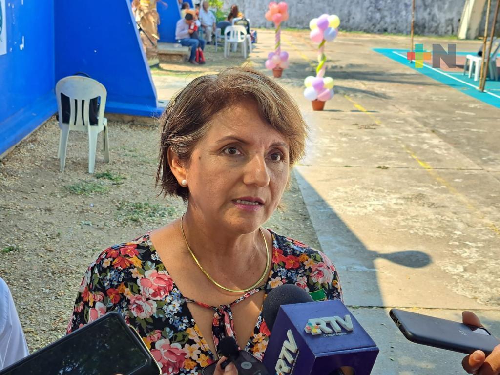 Migran escuelas del centro al poniente de Coatzacoalcos en busca de estudiantes