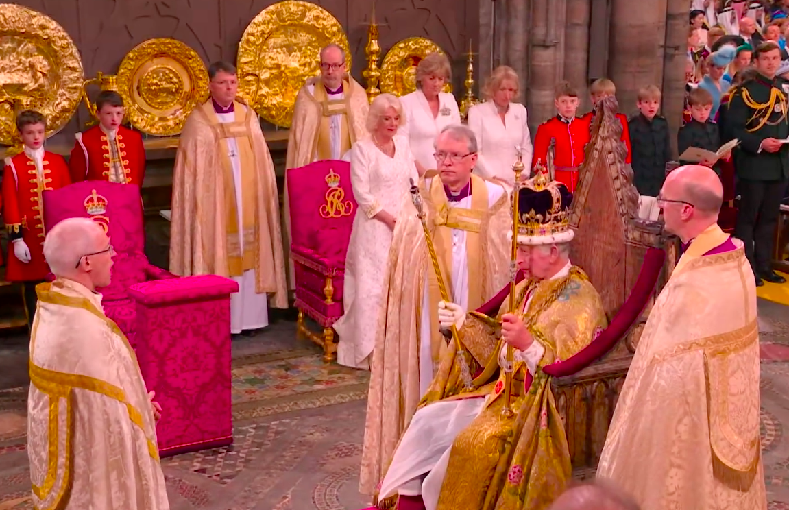 Coronan a Carlos III y la reina Camila del Reino Unido