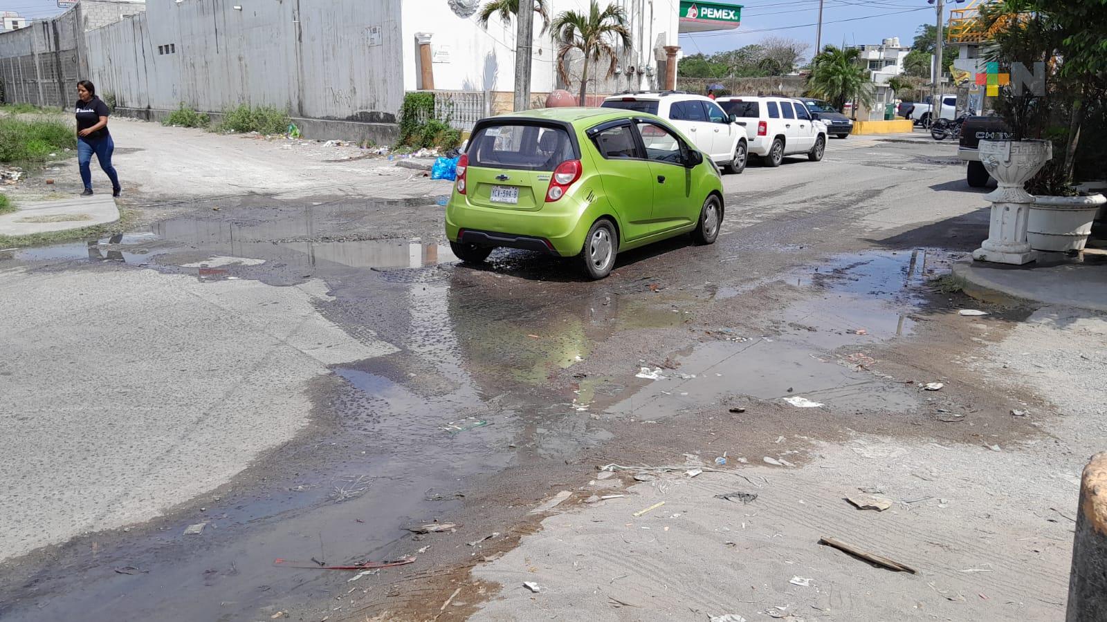 Reportan fuga de aguas negras en colonia Astilleros de Veracruz puerto