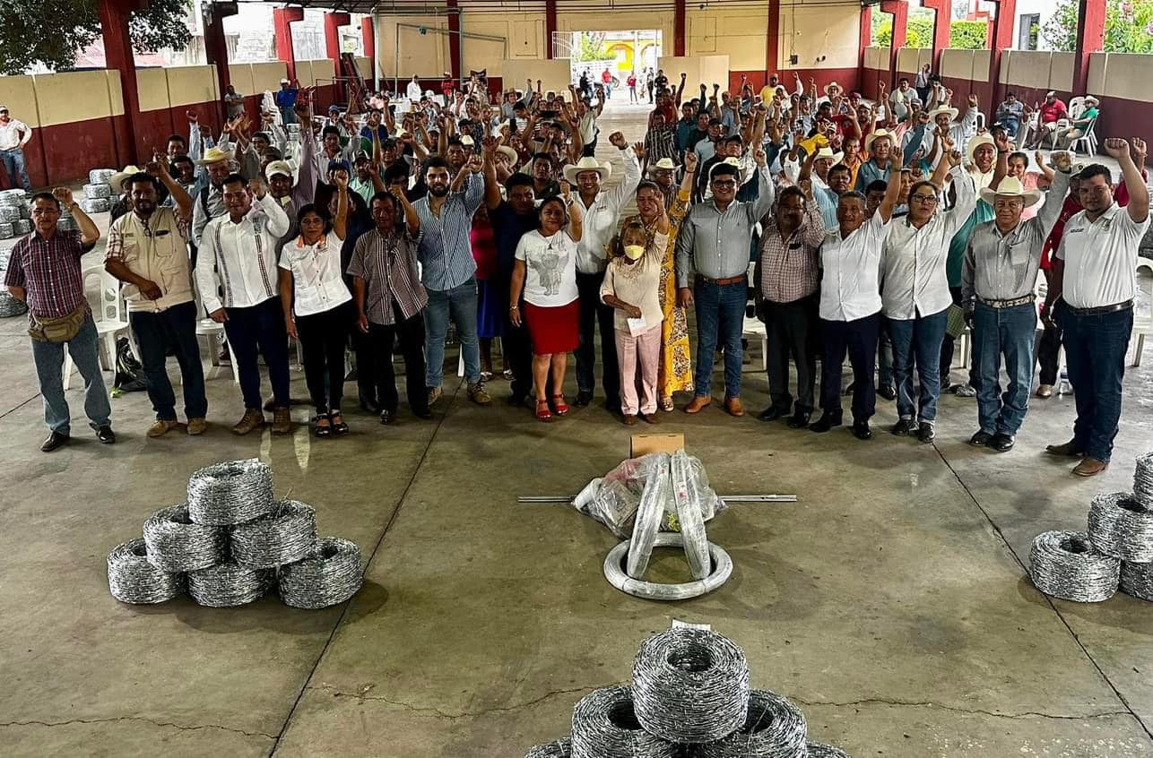 Más apoyos directos al campo; se entrega insumos ganaderos en Los Tuxtlas: Cuitláhuac García