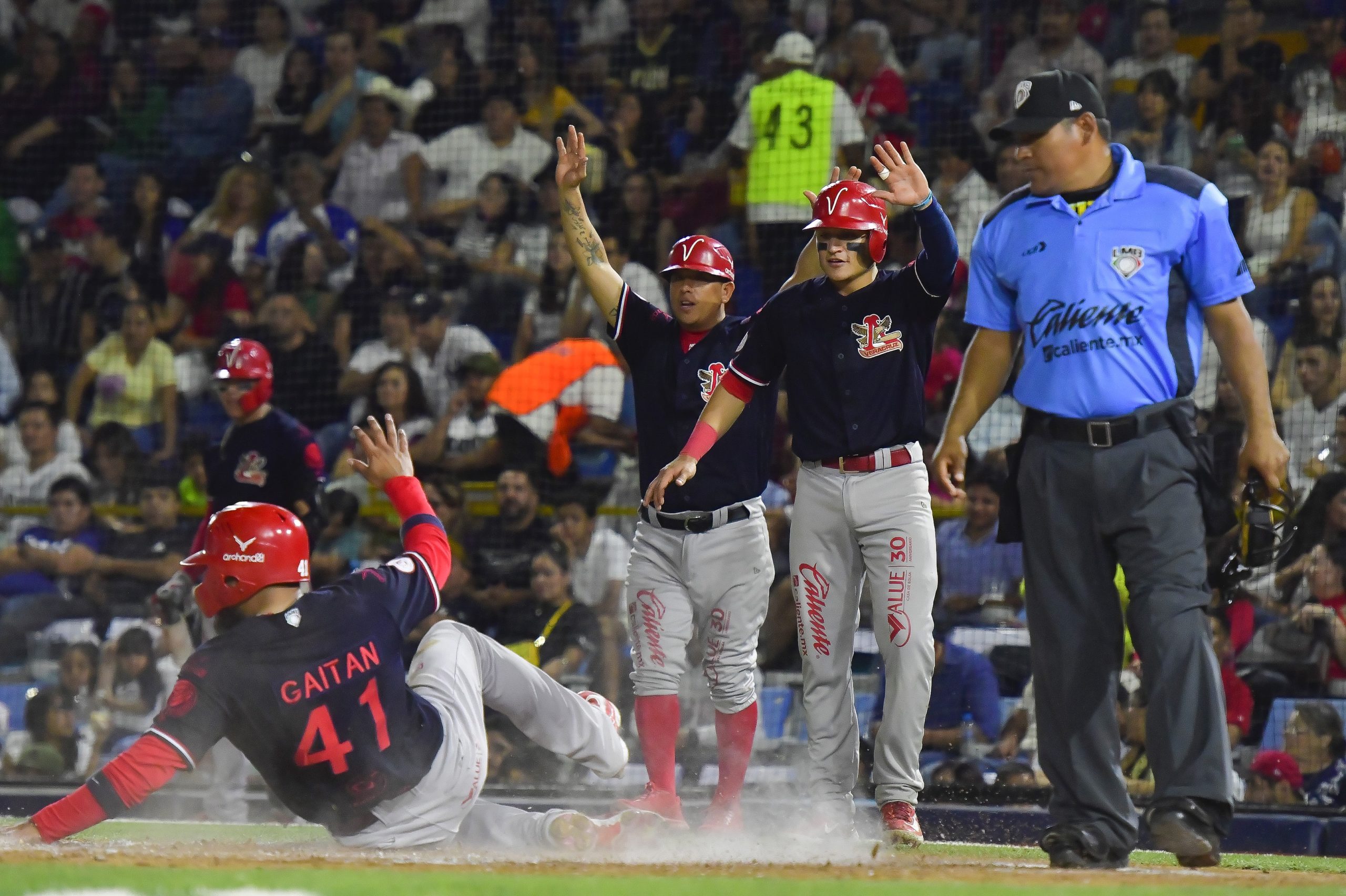 El Águila apalea por pizarra de 21-7 a León